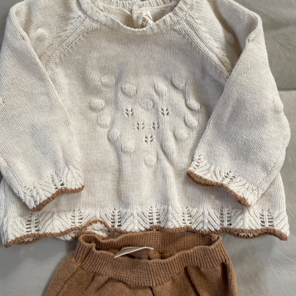 Assorted Newborn clothes - Picture 4 of 11